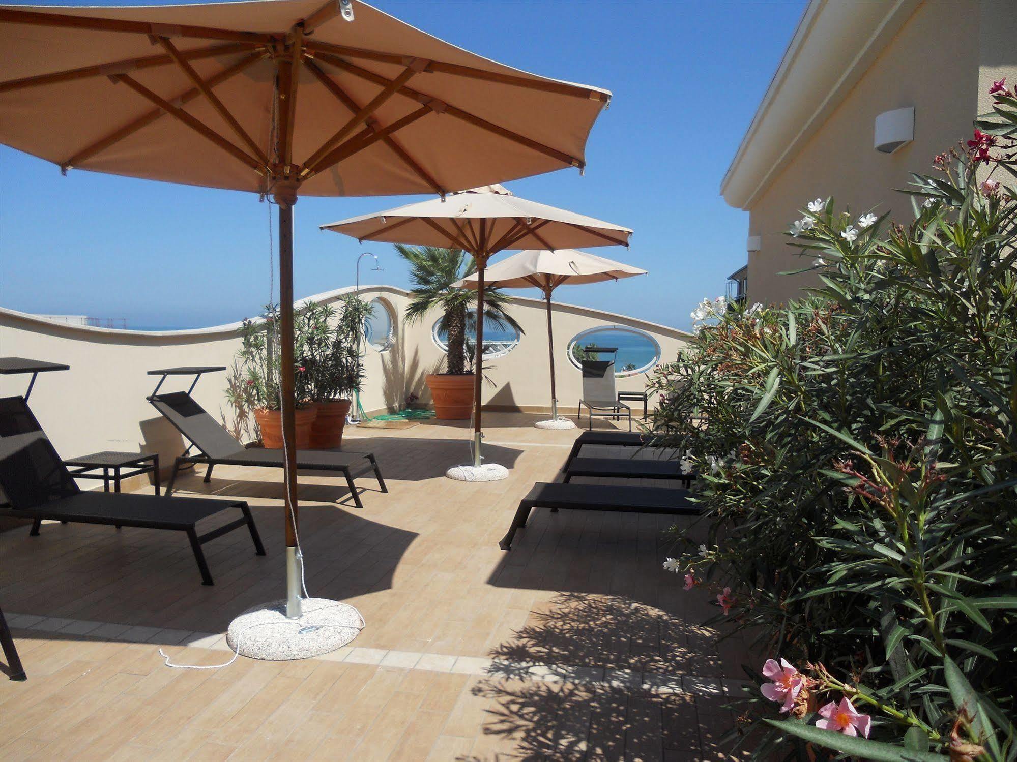 Relais Concorde Aparthotel Grottammare Buitenkant foto